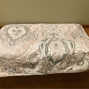 Elegant Paisley pillow cases 2 of them NWOT